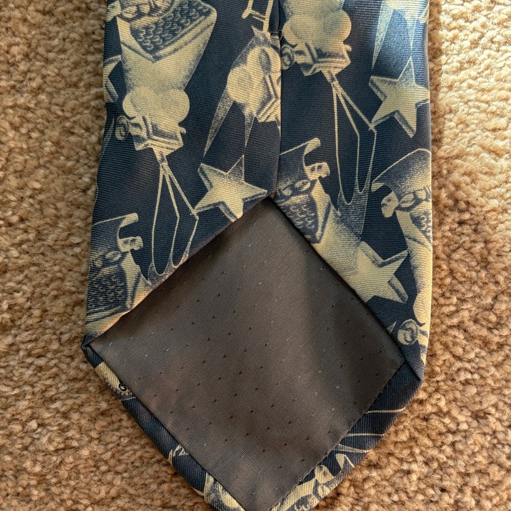 Paramount Pictures Silk Elegant Patterned Navy and Beige Tie Made in Italy - Picture 5 of 7